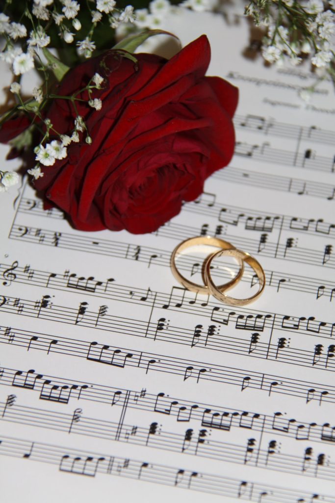 Mais uma dica de música para casamento 💍 Amei a tradução e você?! Mús